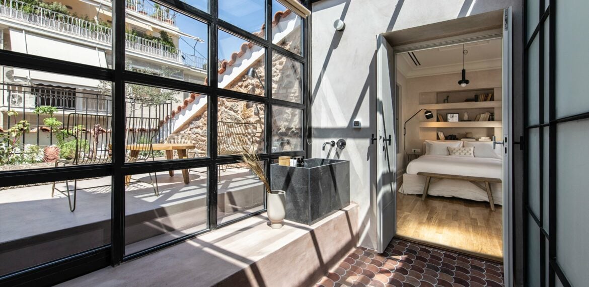 Monsieur Didot in Athens, Greece