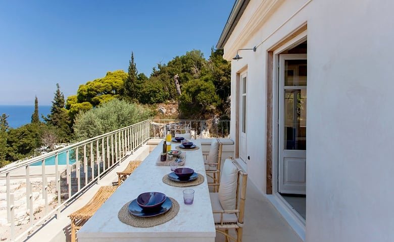 Villa Lefkada — Balcony and outside dining