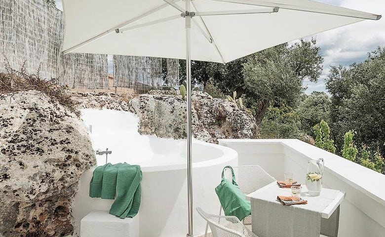Masseria Alchimia — Deluxe Suite F rock pool
