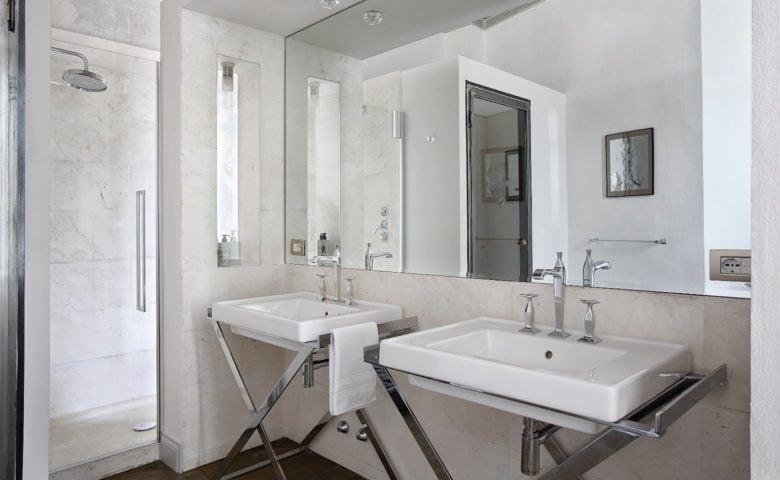 Villa d'Orta — Bathroom