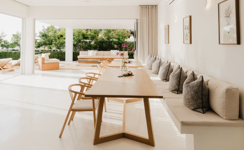 Cape White — Dining area