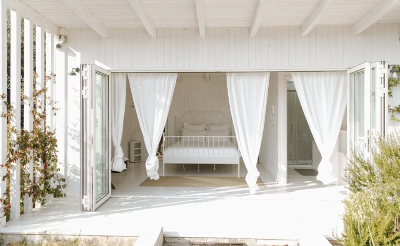Trullo Piccolo — Bedroom in wooden building