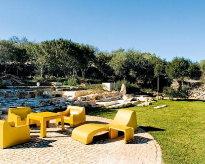 Villa Pedra — Medlar-Tree House garden