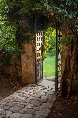 Palazzo Muro Leccese — Gate to pool