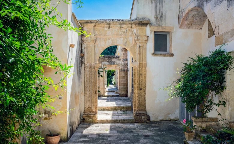 Palazzo Muro Leccese — Villa entrance