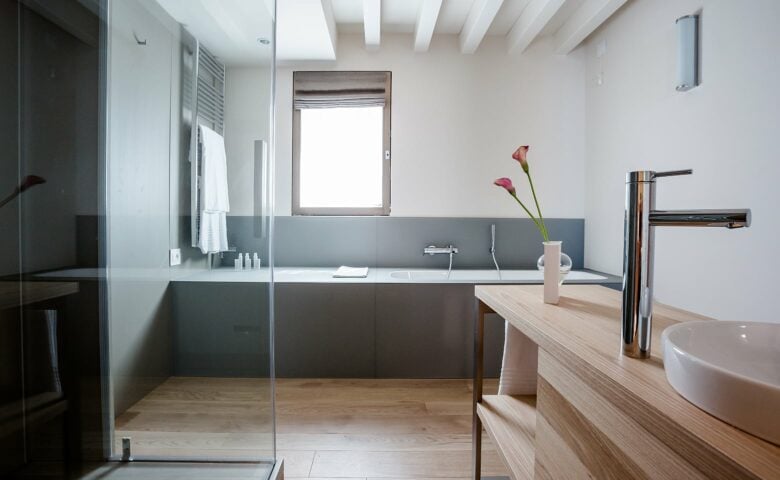 Casa Burano — Junior Suite bathroom