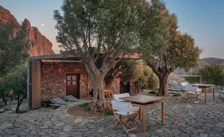 Tainaron Blue Retreat — Terrace in the evening