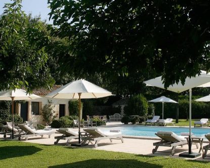 Le Mas de Peint — Le Mas de Peint pool area