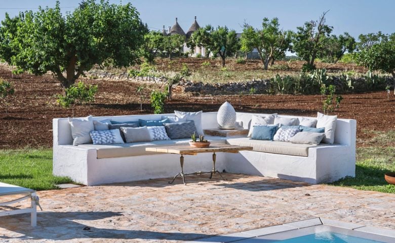 Trullo Cobalto — Pool lounge area