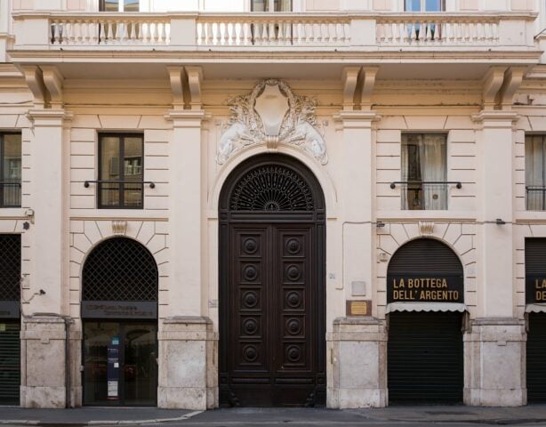 Le Quattro Dame — Entrance