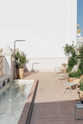 Plácido y Grata — Roof plunge pool and shower