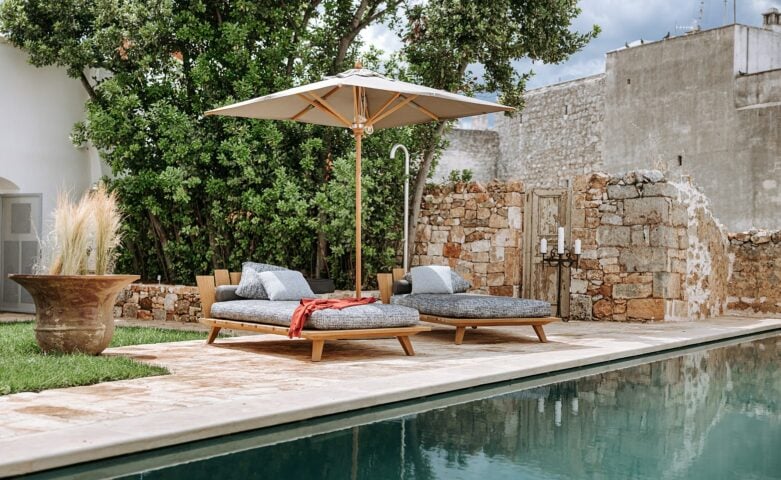 Paragon 700 — Pool area