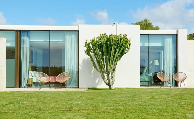 Villa Cala Tarida — Bedroom terraces