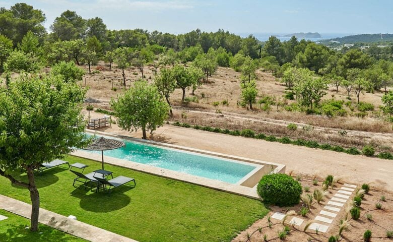 Villa Cala Tarida — Pool area and view