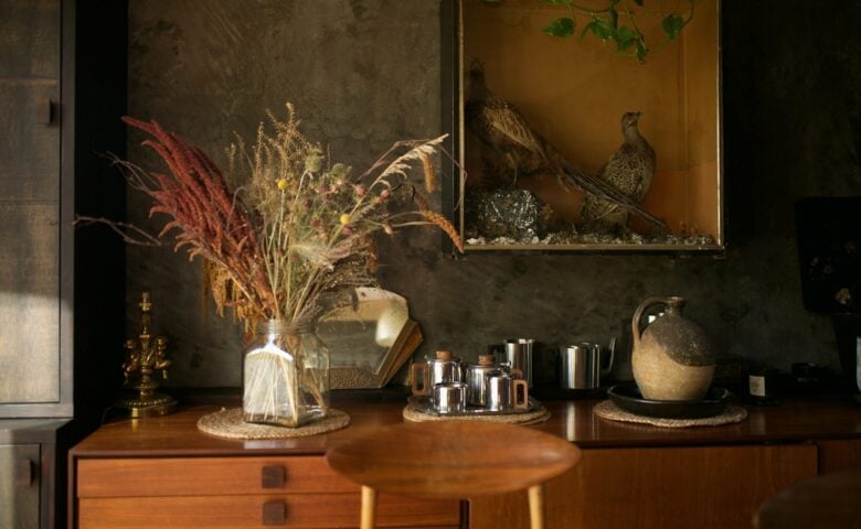 Black Cabin — Dining area