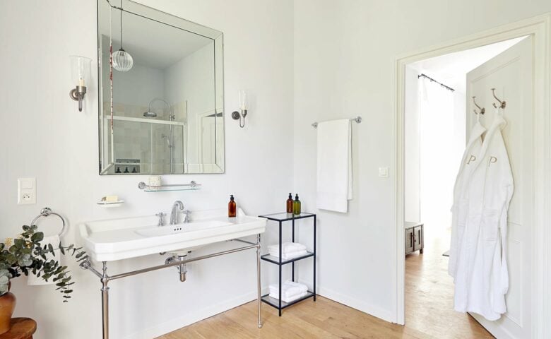 Villa Saint Emilion — Bathroom