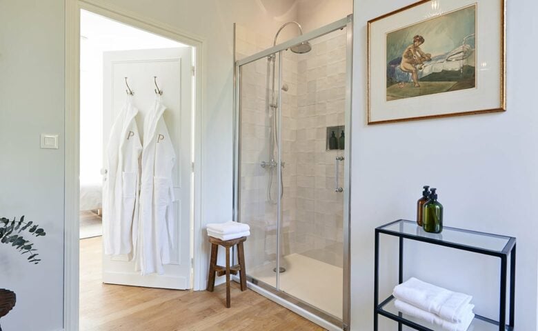 Villa Saint Emilion — Bathroom