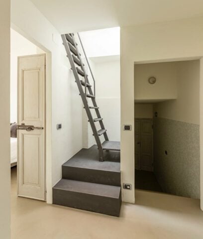 Casa 4 — Stairs to roof terrace