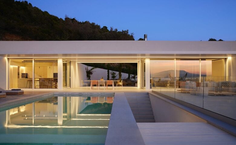 Bay Villa — Villa in the evening