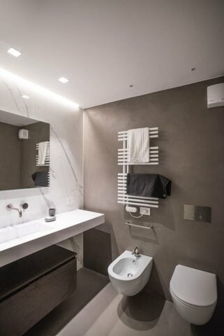 Palazzo Taja — Bathroom