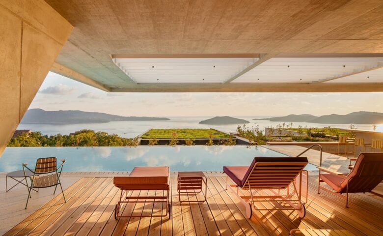 Osmoliš — Pool and view