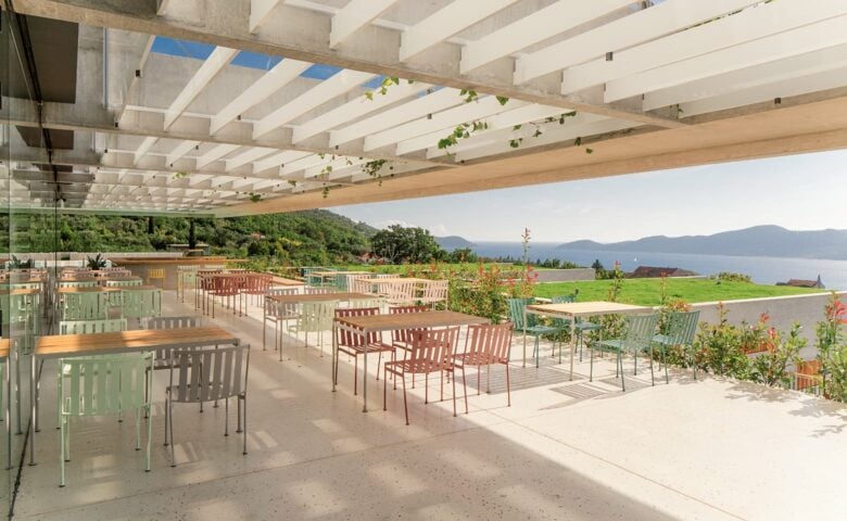 Osmoliš — Restaurant views