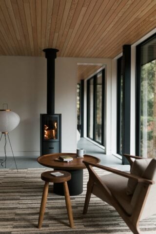 nortehaus — Living area and fireplace