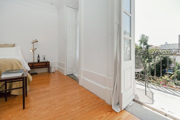 Porto Suites — King Grand Deluxe Garden Suite - 2nd floor