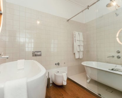 Porto Suites — King Grand Deluxe Garden Suite - 1st floor