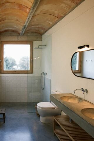 Casa Baix Empordà — Bathroom