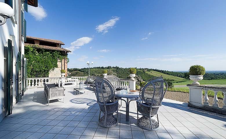 Villa di Parma — Vila di Parma terrace