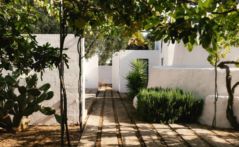 Casa Scultura — Outside