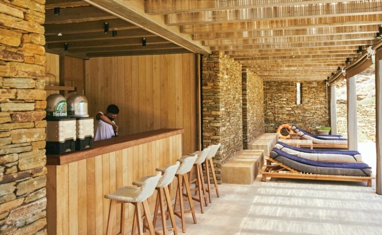 Onar Andros — Pool bar