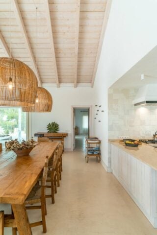 Casa Carvalhal — Kitchen and dining area