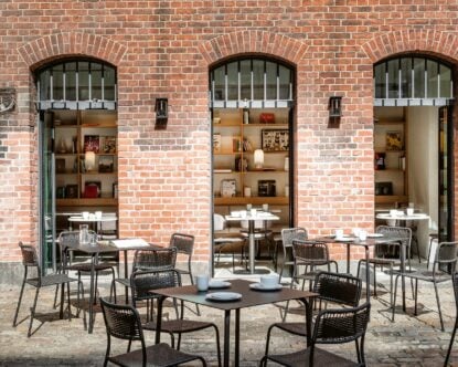 Wilmina — Courtyard