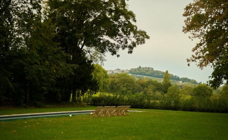 Château bord de Loire — Garden and pool
