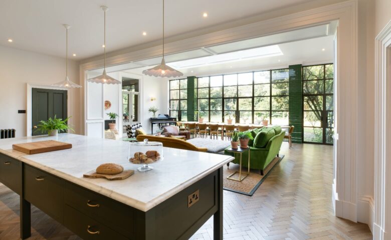 The Country House — Kitchen and dining area