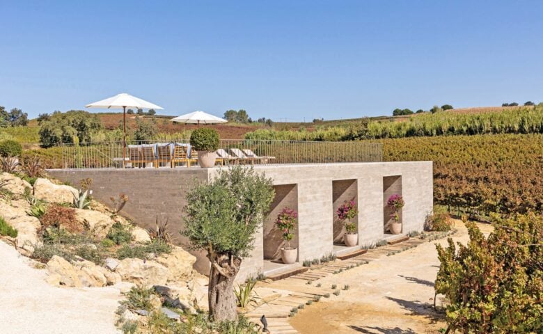 Wine and Art Villa — Pool terrace