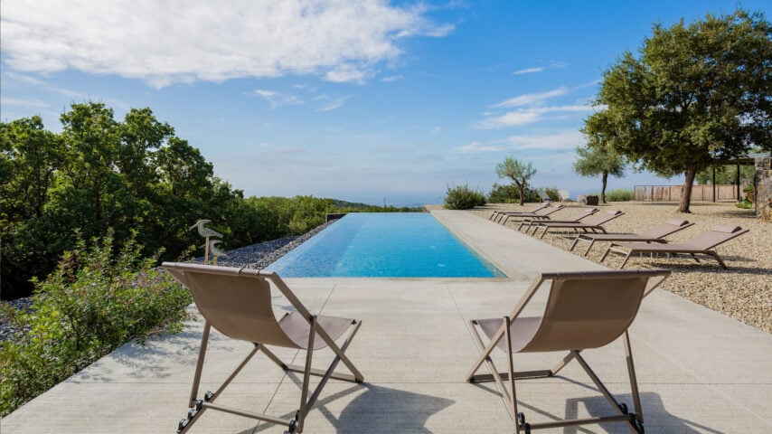 Villa Ragalna — Pool area