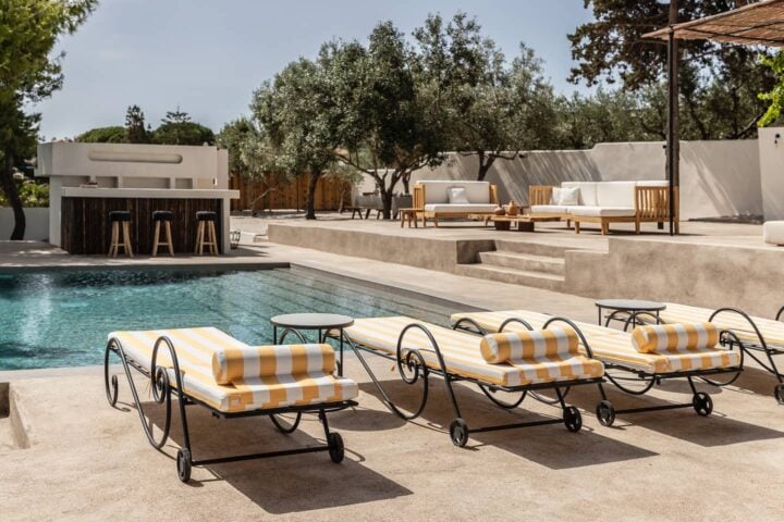 Zante Seaside Villa — Pool area and bar