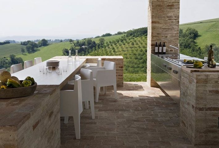Le Marche Villa — Outside dining area