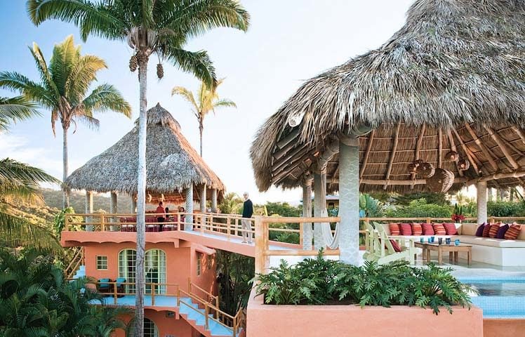 Casa dos Chicos — Living and dinin areas