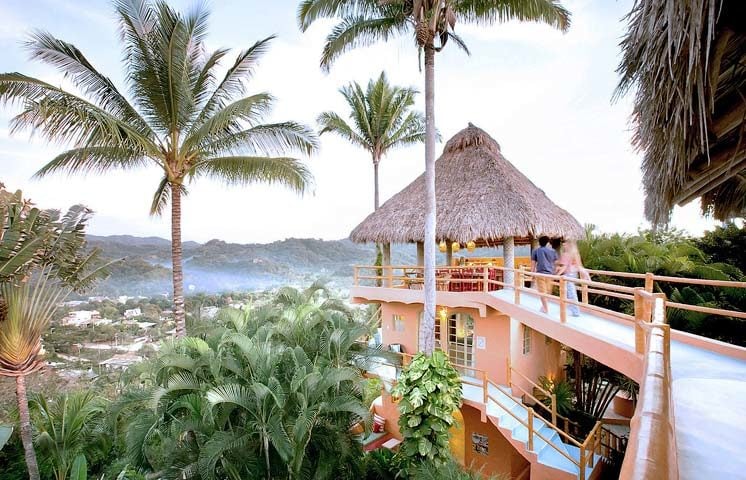 Casa dos Chicos — Villa walkways