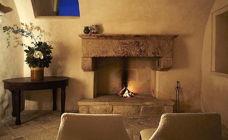 Villa Pizzorusso — Fireplace