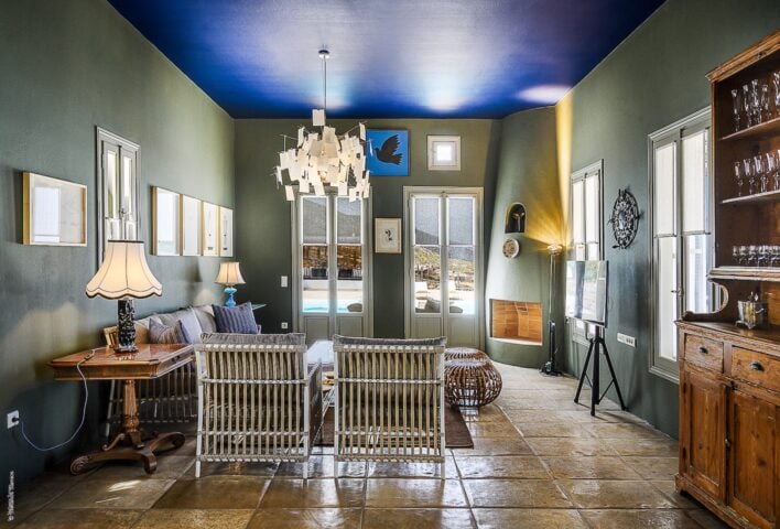 Neos Eros — Living room main building