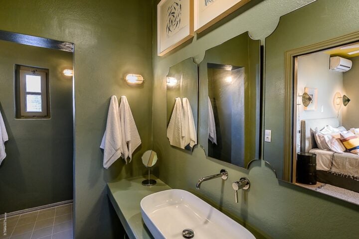 Neos Eros — Bathroom main building