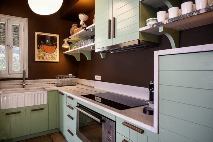 Neos Eros — Kitchen main building