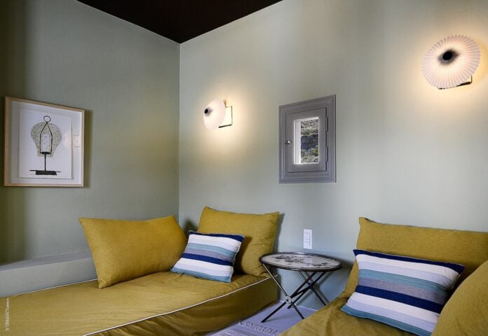 Neos Eros — Twin bedroom elevated ground floor house