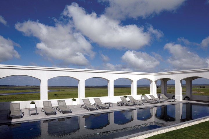 Estancia Vik — Hotel pool