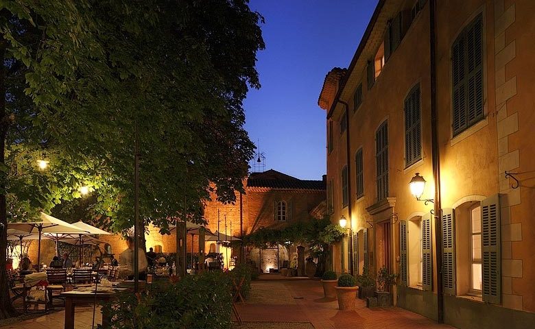 L’Abbaye de la Celle — Terrace in the evening
